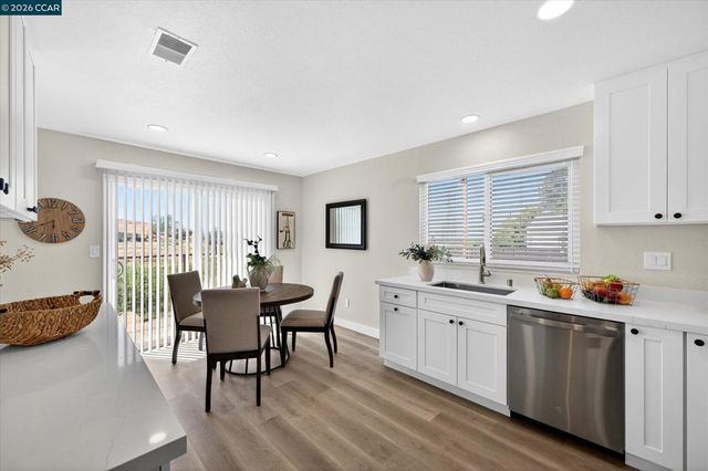 20 Fairway Ct, Pittsburg, CA 94565
