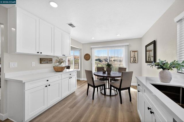 20 Fairway Ct, Pittsburg, CA 94565