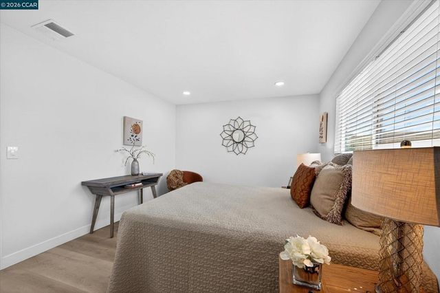 20 Fairway Ct, Pittsburg, CA 94565