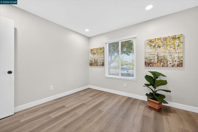 20 Fairway Ct, Pittsburg, CA 94565