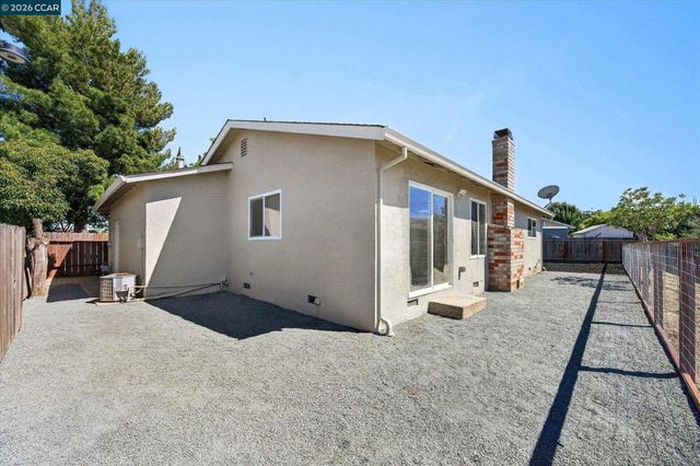 20 Fairway Ct, Pittsburg, CA 94565