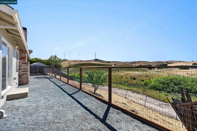 20 Fairway Ct, Pittsburg, CA 94565