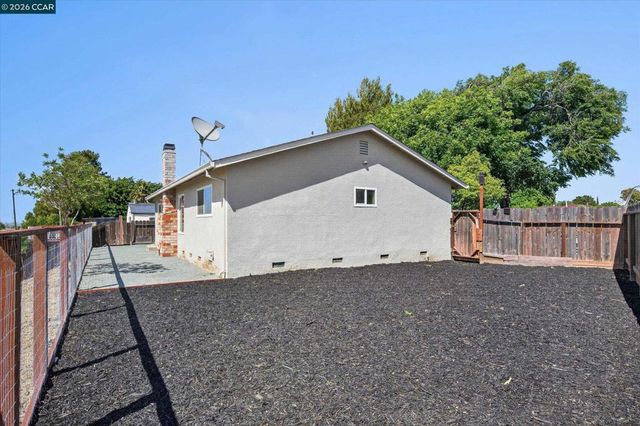 20 Fairway Ct, Pittsburg, CA 94565