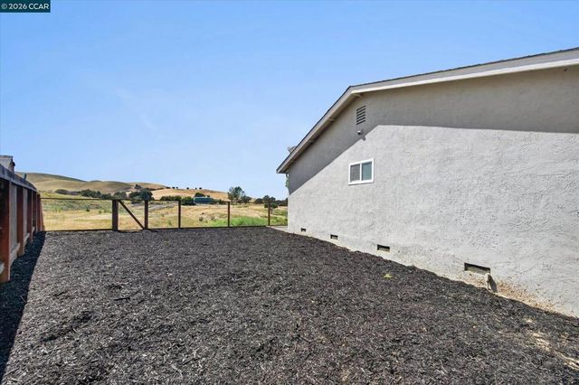 20 Fairway Ct, Pittsburg, CA 94565