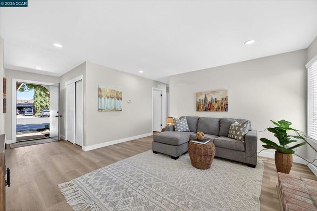20 Fairway Ct, Pittsburg, CA 94565