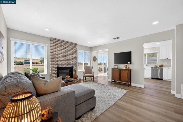 20 Fairway Ct, Pittsburg, CA 94565