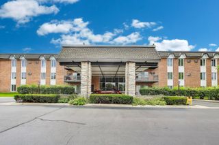 4224 Saratoga Avenue J110, Downers Grove, IL 60515