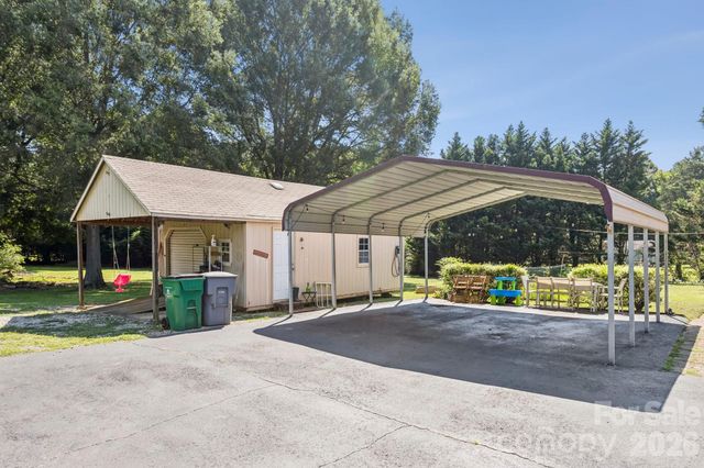 5508 Crestland Avenue, Charlotte, NC 28269