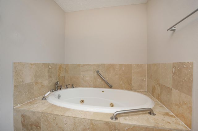 6527 Briar Glade Drive, Houston, TX 77072