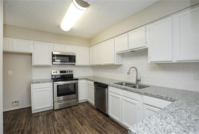 6527 Briar Glade Drive, Houston, TX 77072