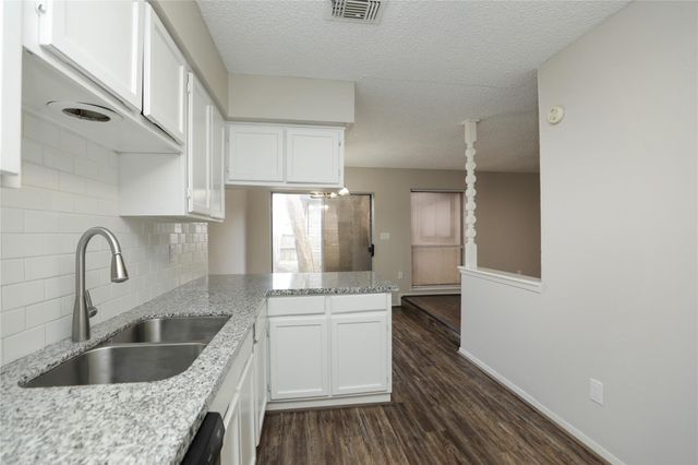 6527 Briar Glade Drive, Houston, TX 77072