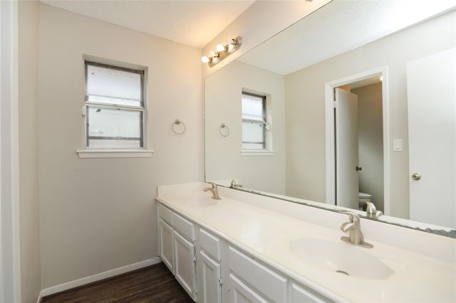 6527 Briar Glade Drive, Houston, TX 77072