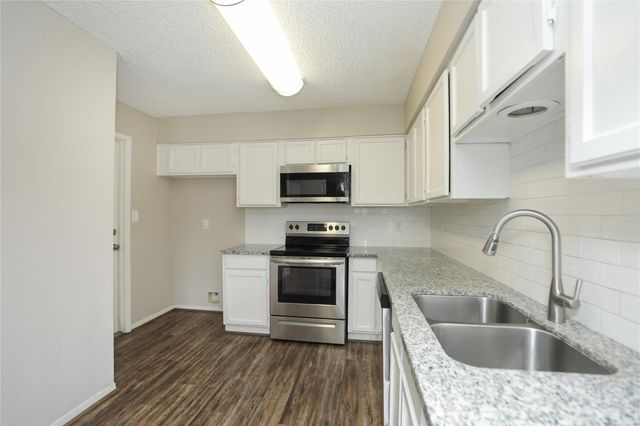 6527 Briar Glade Drive, Houston, TX 77072