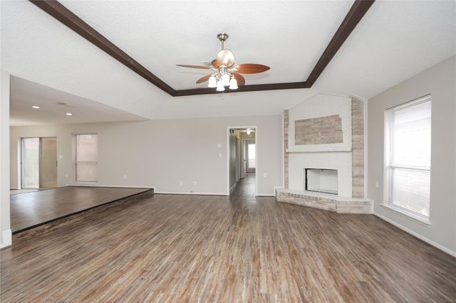 6527 Briar Glade Drive, Houston, TX 77072