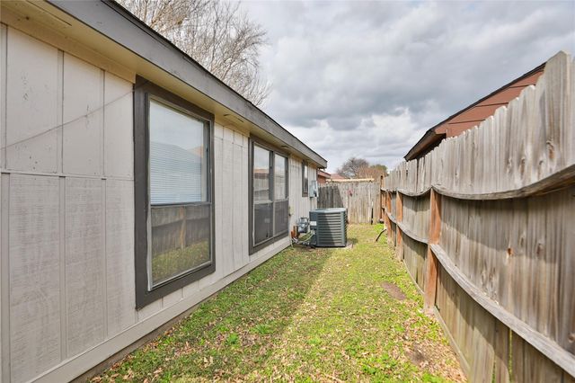 6527 Briar Glade Drive, Houston, TX 77072