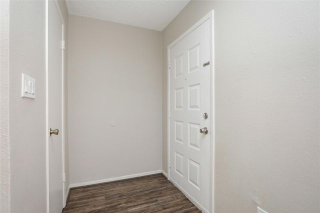 6527 Briar Glade Drive, Houston, TX 77072