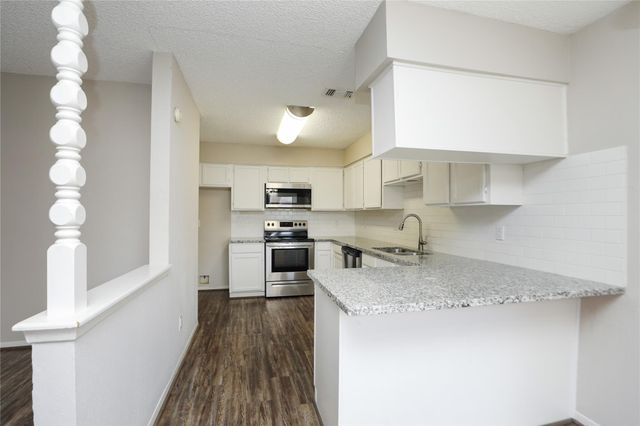 6527 Briar Glade Drive, Houston, TX 77072