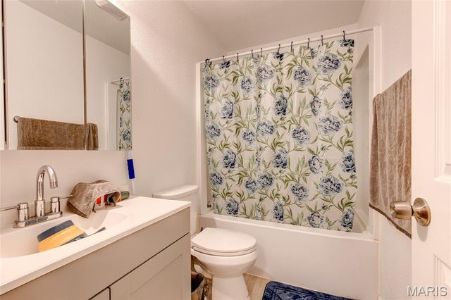 1001 College Avenue, Alton, IL 62002