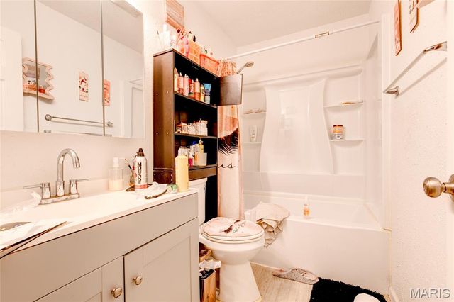 1001 College Avenue, Alton, IL 62002