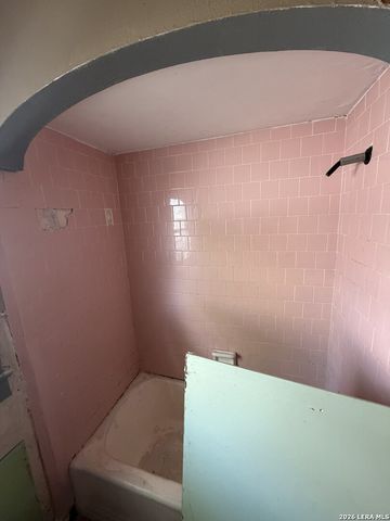 2410 Lee Hall, San Antonio, TX 78201