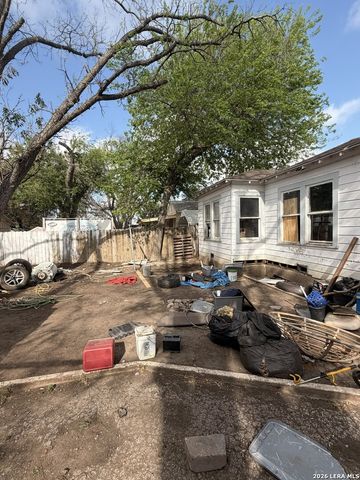 2410 Lee Hall, San Antonio, TX 78201