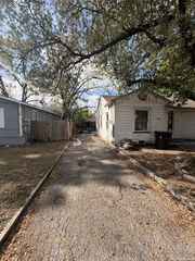 2410 Lee Hall, San Antonio, TX 78201