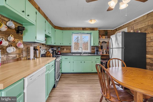 355 REINHOLDS RD, Denver, PA 17517