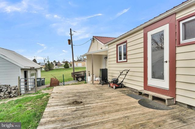 355 REINHOLDS RD, Denver, PA 17517