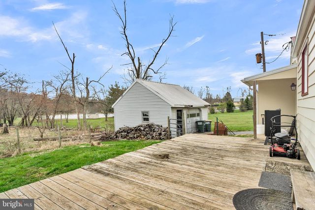 355 REINHOLDS RD, Denver, PA 17517