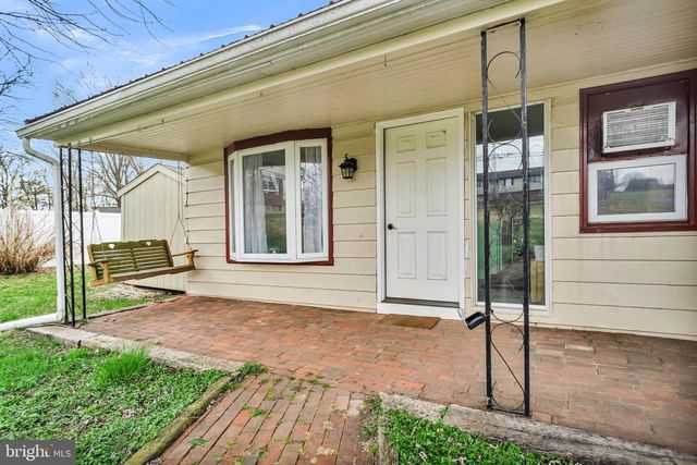 355 REINHOLDS RD, Denver, PA 17517