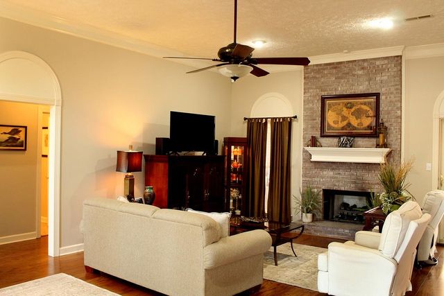 175 WINDALE DR W, Jackson, TN 38305