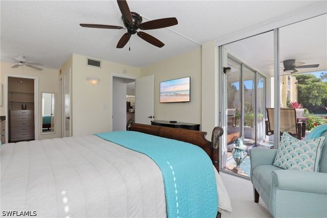 1086 Forest Lakes DR 106, Naples, FL 34105
