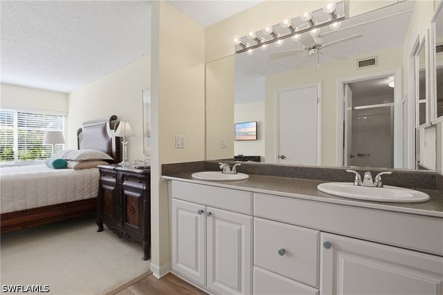 1086 Forest Lakes DR 106, Naples, FL 34105