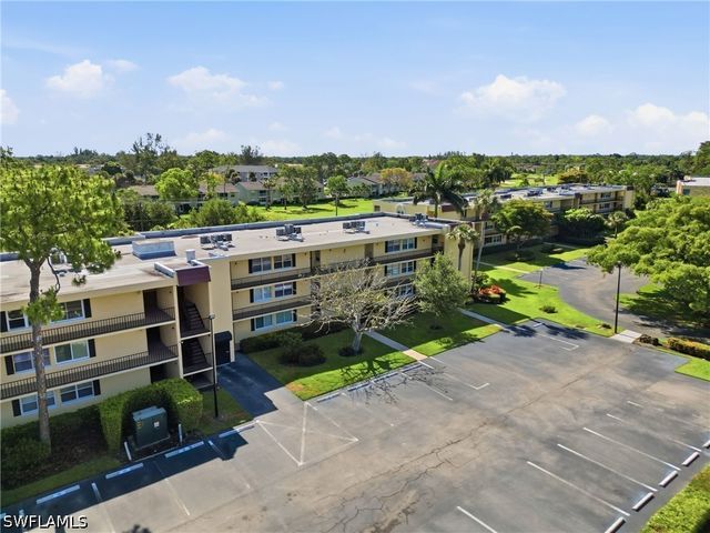 1086 Forest Lakes DR 106, Naples, FL 34105