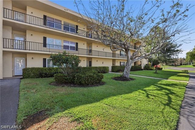 1086 Forest Lakes DR 106, Naples, FL 34105