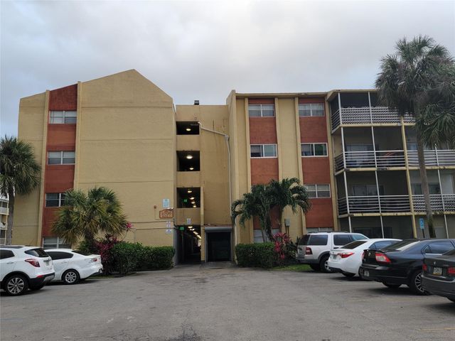 3700 NW 21st St 414, Lauderdale Lakes, FL 33311