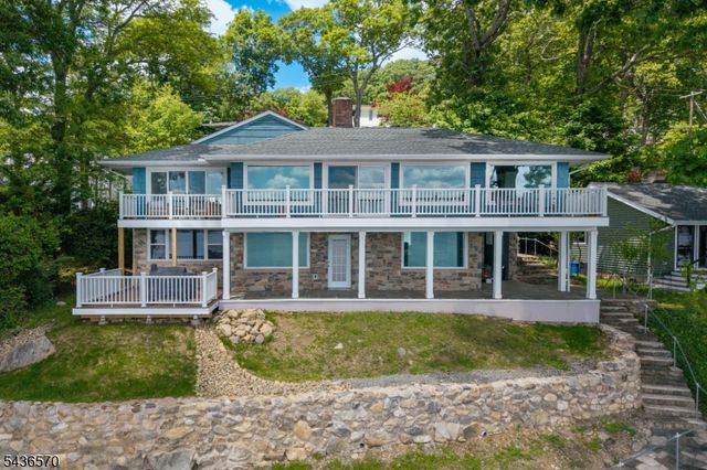 40 Ithanell Rd, Hopatcong Boro, NJ 07843