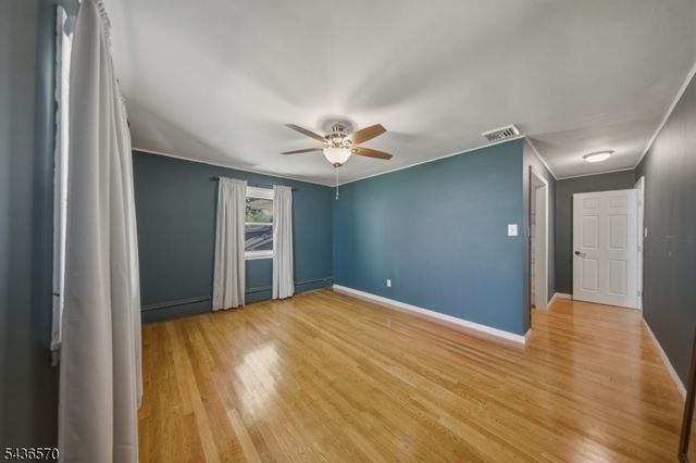 40 Ithanell Rd, Hopatcong Boro, NJ 07843