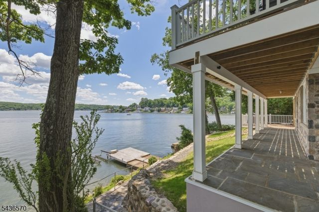40 Ithanell Rd, Hopatcong Boro, NJ 07843