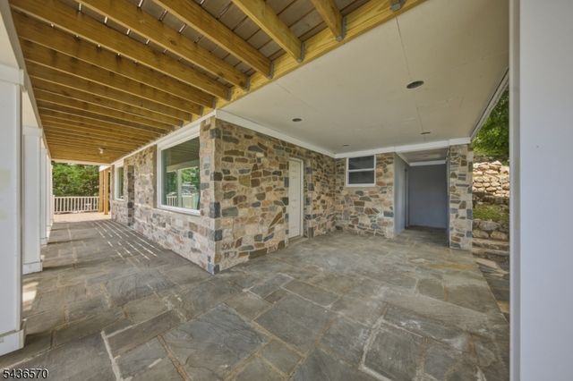 40 Ithanell Rd, Hopatcong Boro, NJ 07843