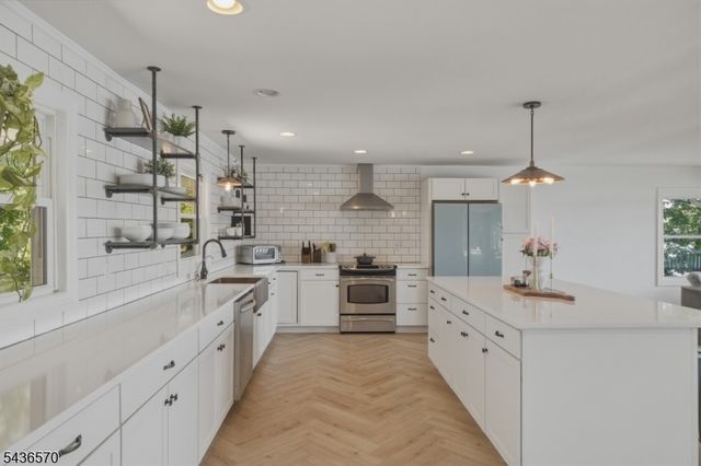 40 Ithanell Rd, Hopatcong Boro, NJ 07843