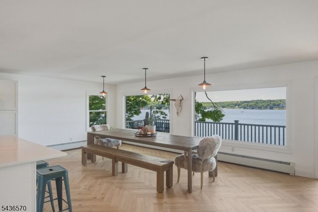 40 Ithanell Rd, Hopatcong Boro, NJ 07843
