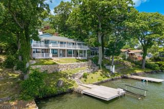 40 Ithanell Rd, Hopatcong Boro, NJ 07843