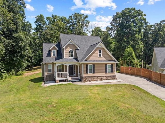 208 Levi Street SW, Calhoun, GA 30701