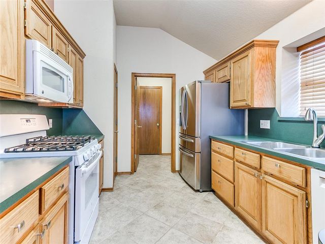 9901 SW 15th Terrace, Yukon, OK 73099