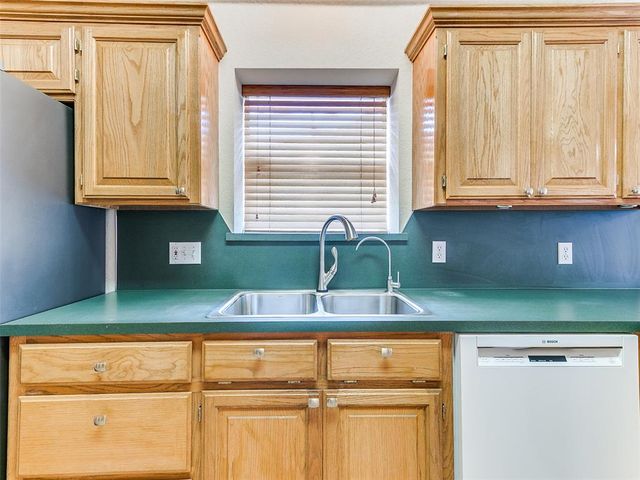 9901 SW 15th Terrace, Yukon, OK 73099