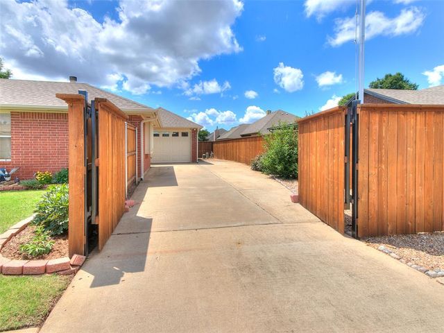 9901 SW 15th Terrace, Yukon, OK 73099