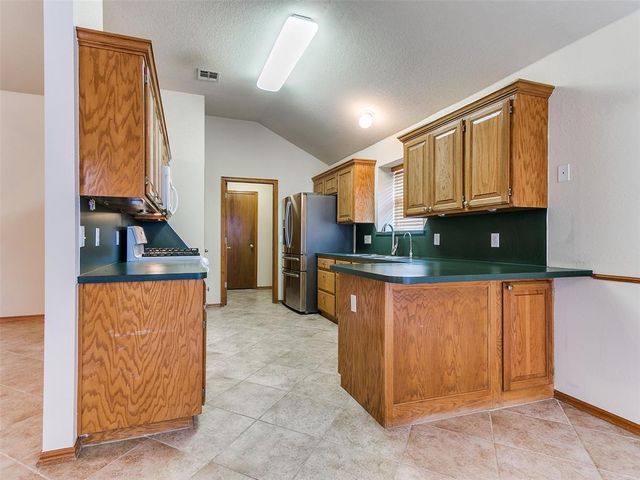 9901 SW 15th Terrace, Yukon, OK 73099