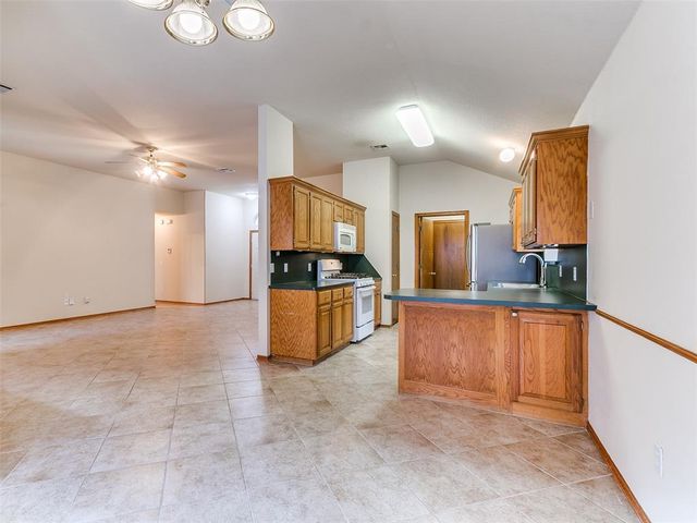 9901 SW 15th Terrace, Yukon, OK 73099