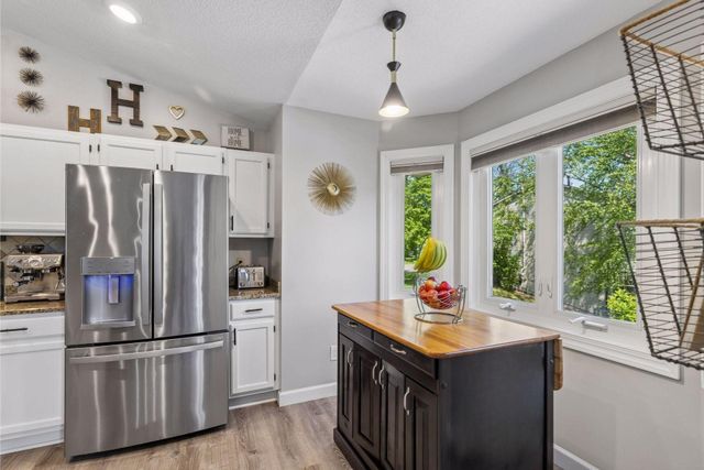 9056 Glacier Road, Woodbury, MN 55125